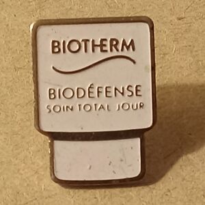 BIOTHERM French Vintage Pin
